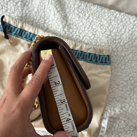 Tory Burch SMALL FLEMING POLISHED-GRAIN CONVERTIBLE SHOULDER BAG - Picture 4 of 13